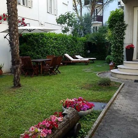 A Casa Di Clo Bed & Breakfast เปซาโร ภายนอก รูปภาพ