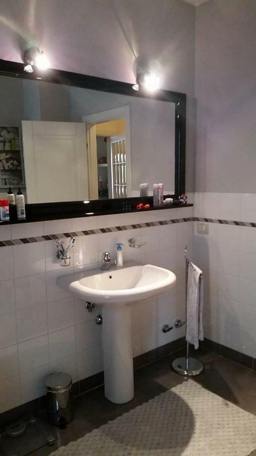 A Casa Di Clo Bed & Breakfast เปซาโร ภายนอก รูปภาพ