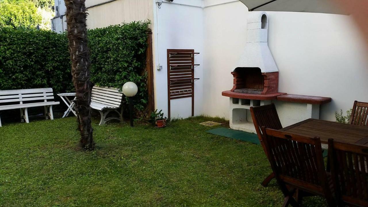 A Casa Di Clo Bed & Breakfast เปซาโร ภายนอก รูปภาพ