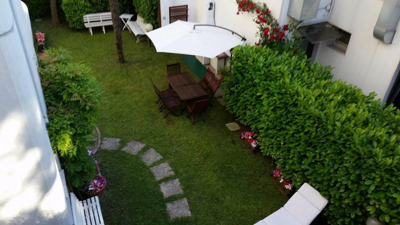 A Casa Di Clo Bed & Breakfast เปซาโร ภายนอก รูปภาพ