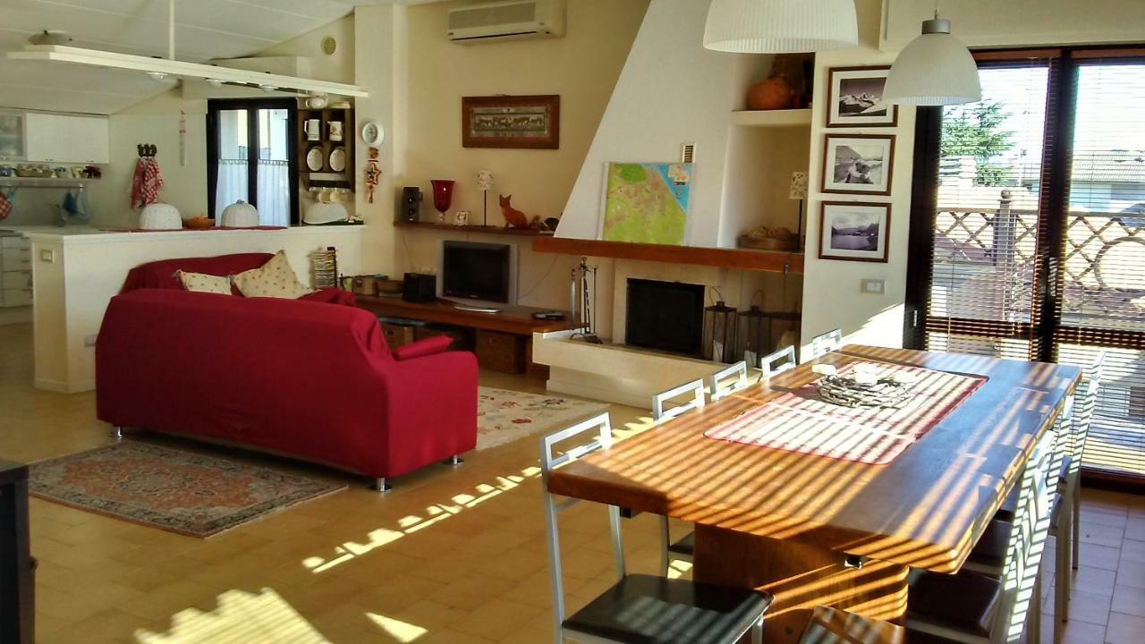 A Casa Di Clo Bed & Breakfast เปซาโร ภายนอก รูปภาพ