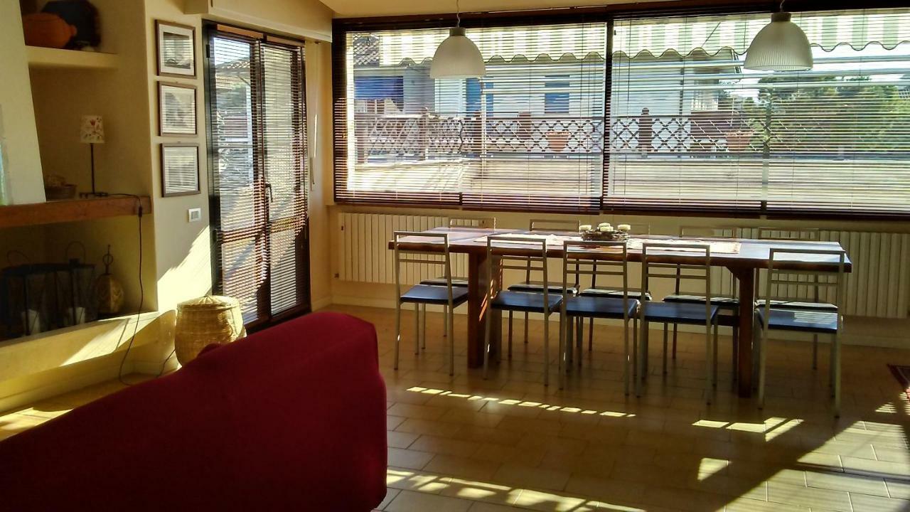 A Casa Di Clo Bed & Breakfast เปซาโร ภายนอก รูปภาพ